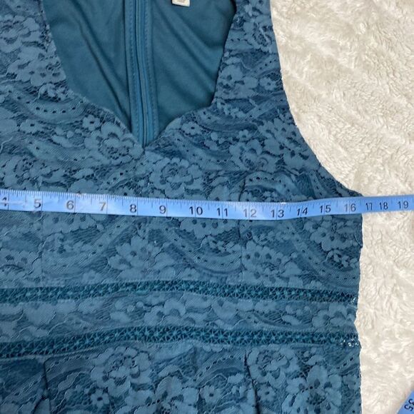 Francesca’s Teal / Turquoise /  Blue Lace Sleeveless Flowy Top - Picture 14 of 14